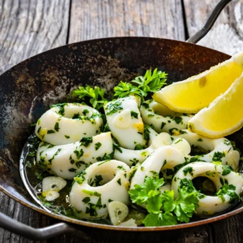 Calamars poêlés avec haricots verts
